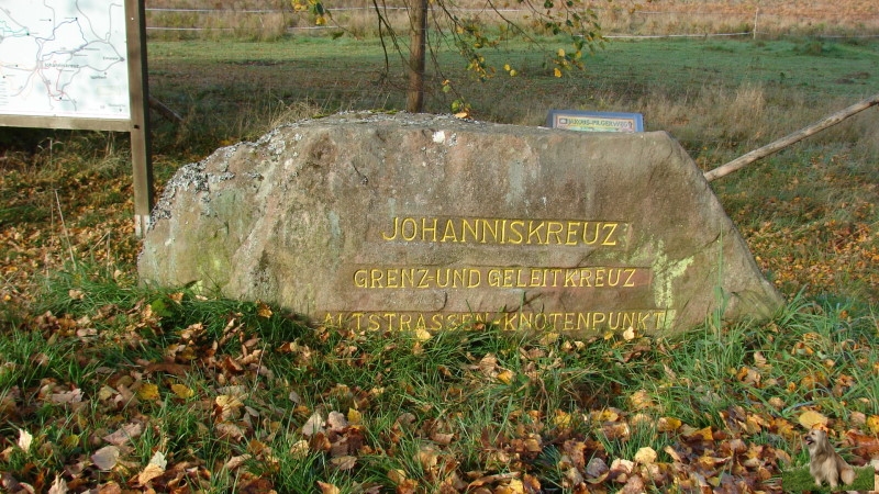 Ritterstein Nr. 111-3 Johanniskreuz Grenz- und Geleitkreuz Altstraßen-Knotenpunkt.JPG - Ritterstein Nr.111 Johanniskreuz Grenz- und Geleitkreuz Altstraßen-Knotenpunkt                               